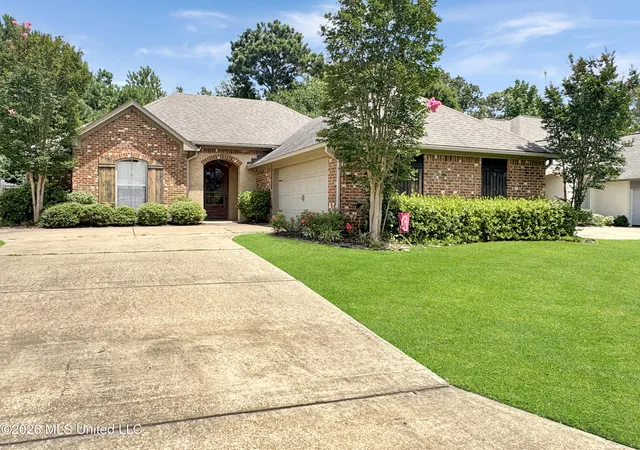 Photo 2 of Sale Pending at 889 Willow Grande Cir, Brandon, MS 39047 | MLS# 4156801 | Listing updated on 2026-09-05