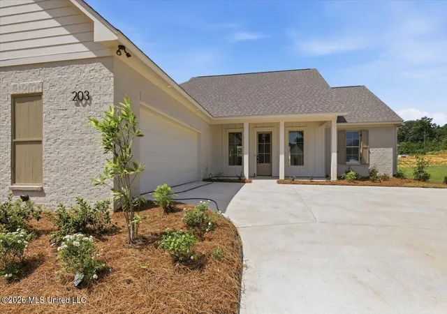 Photo 3 of Single family home for sale at 203 Benners Ln, Madison, MS 39110 | MLS# 4156258 | Listing updated on 2026-07-27