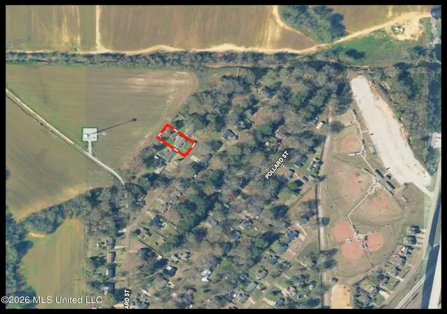 Photo 3 of Sale Pending at 256 Pollard St, Batesville, MS 38606 | MLS# 4156176 | Listing updated on 2026-09-04