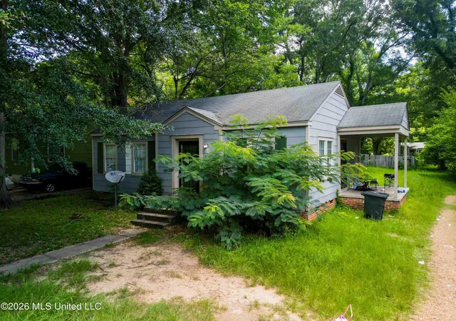 Photo 2 of Single family home for sale at 131 Carolyn Ave, Jackson, MS 39209 | MLS# 4156180 | Listing updated on 2026-07-17
