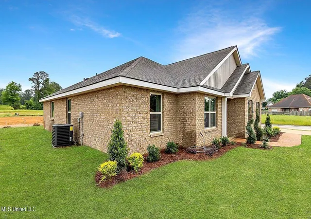Photo 2 of Sale Pending at 284 Raulston Dr, Byram, MS 39272 | MLS# 4156224 | Listing updated on 2026-07-17