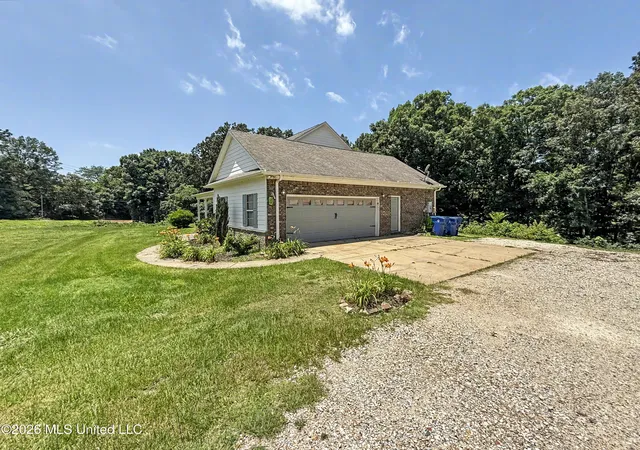 Photo 3 of Sale Pending at 7632 Holly Springs Rd, Hernando, MS 38632 | MLS# 4156272 | Listing updated on 2026-09-19