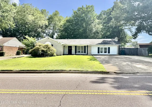 Photo 2 of Sale Pending at 8201 Canterbury Dr, Southaven, MS 38671 | MLS# 4156303 | Listing updated on 2026-08-28