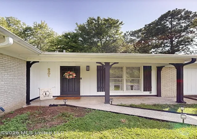 Photo 4 of Sale Pending at 8201 Canterbury Dr, Southaven, MS 38671 | MLS# 4156303 | Listing updated on 2026-08-28