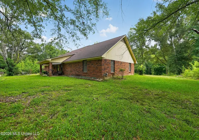 Photo 3 of Sale Pending at 6077 N Mcraven Rd, Jackson, MS 39209 | MLS# 4156312 | Listing updated on 2026-08-21