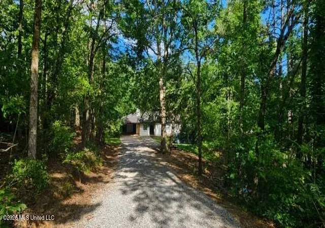 Photo 2 of Sale Pending at 185 County Rd 321, Oxford, MS 38655 | MLS# 4156349 | Listing updated on 2026-08-28