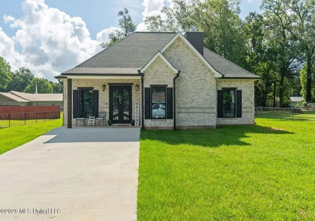 Photo 1 of Single family home for sale at 207 S Jackson Ave, Picayune, MS 39466 | MLS# 4156314 | Listing updated on 2026-08-24