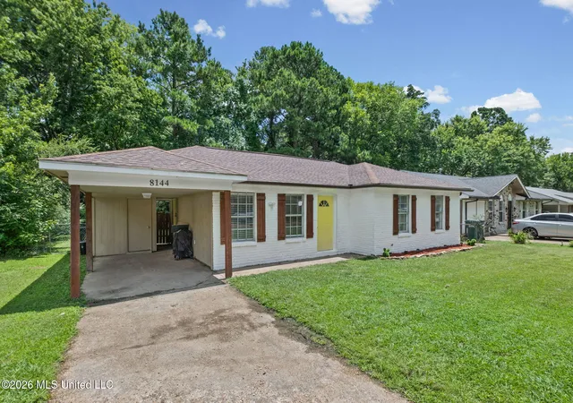 Photo 2 of Single family home for sale at 8144 Cedarbrook Dr, Southaven, MS 38671 | MLS# 4156330 | Listing updated on 2026-09-18