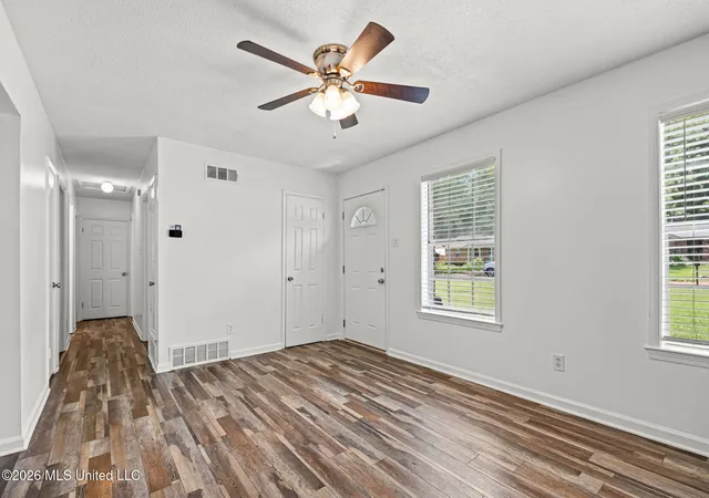 Photo 3 of Single family home for sale at 8144 Cedarbrook Dr, Southaven, MS 38671 | MLS# 4156330 | Listing updated on 2026-09-18
