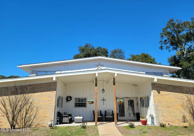 Photo 1 of Single family home for sale at 303 Pinewood Cir, Gulfport, MS 39507 | MLS# 4156373 | Listing updated on 2026-09-13