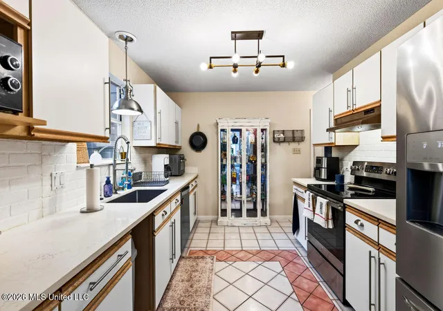 Photo 4 of Sale Pending at 6553 Alakoko Dr, Diamondhead, MS 39525 | MLS# 4156406 | Listing updated on 2026-09-16