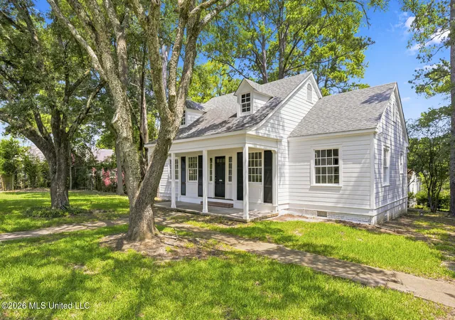 Single family home for sale at 1224 E Fortification St, Jackson, MS 39202 | MLS# 4156412