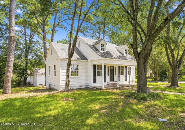 Photo 2 of Single family home for sale at 1224 E Fortification St, Jackson, MS 39202 | MLS# 4156412 | Listing updated on 2026-07-19