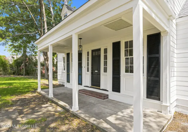Photo 3 of Single family home for sale at 1224 E Fortification St, Jackson, MS 39202 | MLS# 4156412 | Listing updated on 2026-07-19