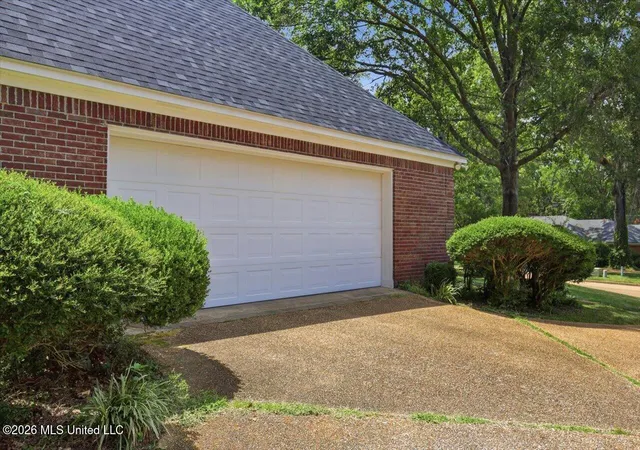 Photo 3 of Sale Pending at 31 Avery Cir, Jackson, MS 39211 | MLS# 4156872 | Listing updated on 2026-08-03