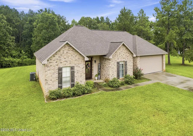 Photo 1 of Sale Pending at 1059 Winding Rd, Summit, MS 39666 | MLS# 4156455 | Listing updated on 2026-08-17