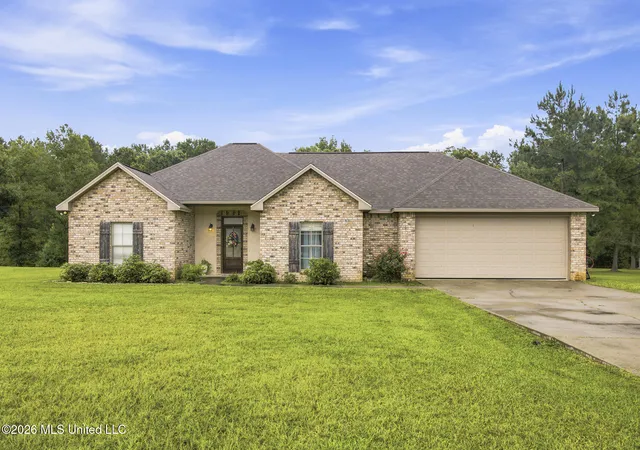 Photo 2 of Sale Pending at 1059 Winding Rd, Summit, MS 39666 | MLS# 4156455 | Listing updated on 2026-08-17