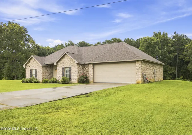 Photo 3 of Sale Pending at 1059 Winding Rd, Summit, MS 39666 | MLS# 4156455 | Listing updated on 2026-08-17
