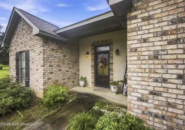 Photo 3 of Sale Pending at 1059 Winding Rd, Summit, MS 39666 | MLS# 4156455 | Listing updated on 2026-08-17