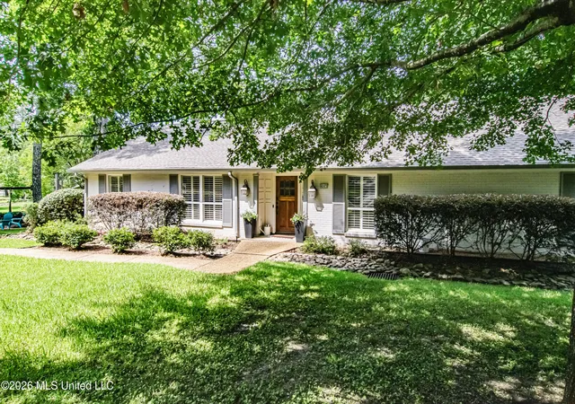 Photo 2 of Sale Pending at 4005 Eastwood Dr, Jackson, MS 39211 | MLS# 4156469 | Listing updated on 2026-09-14