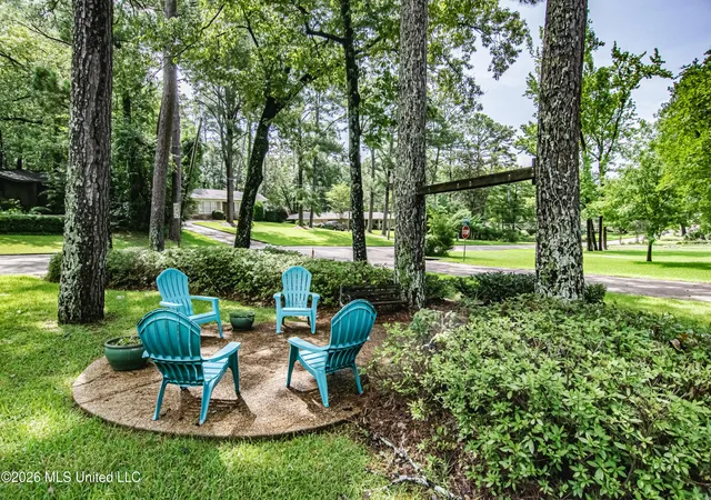 Photo 3 of Sale Pending at 4005 Eastwood Dr, Jackson, MS 39211 | MLS# 4156469 | Listing updated on 2026-09-14
