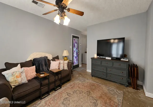 Photo 4 of Single family home for sale at 8312 Greenbrook Pkwy, Southaven, MS 38671 | MLS# 4156892 | Listing updated on 2026-08-28