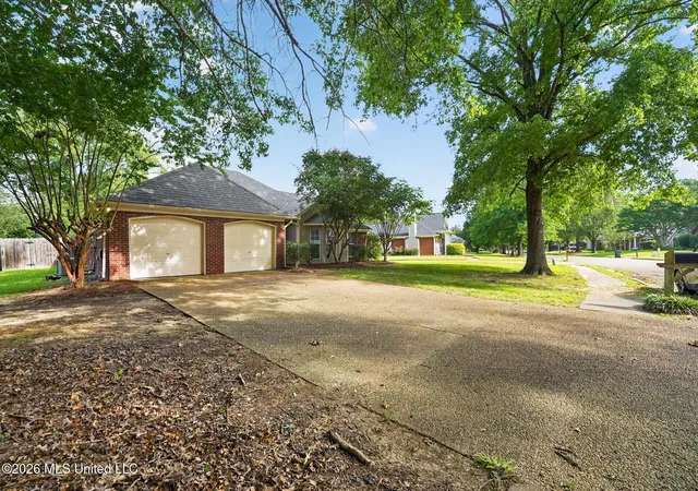 Photo 2 of Single family home for sale at 550 Spring Hl Dr, Madison, MS 39110 | MLS# 4156646 | Listing updated on 2026-07-21