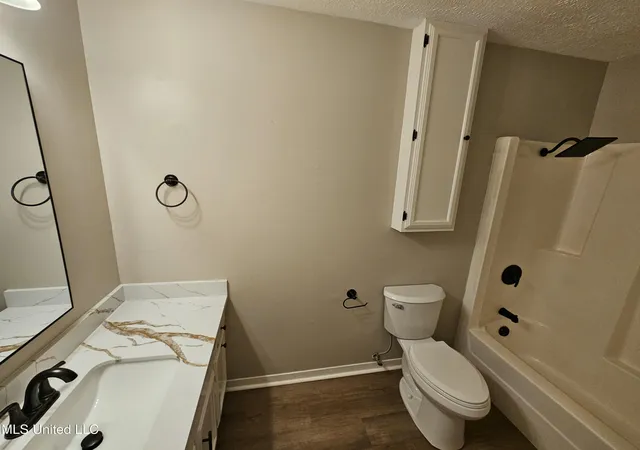 Photo 17 of Sale Pending at 102 Magnolia Cir, Vicksburg, MS 39180 | MLS# 4156804 | Listing updated on 2026-09-23