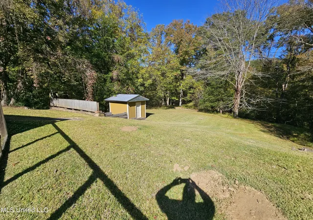 Photo 3 of Sale Pending at 102 Magnolia Cir, Vicksburg, MS 39180 | MLS# 4156804 | Listing updated on 2026-09-23