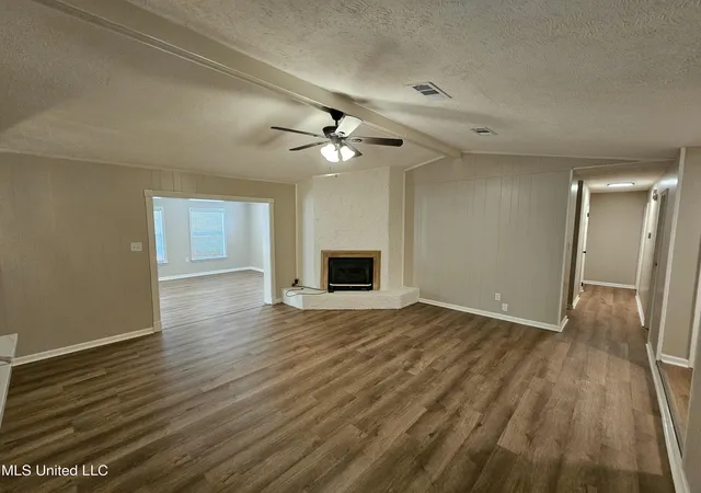 Photo 3 of Sale Pending at 102 Magnolia Cir, Vicksburg, MS 39180 | MLS# 4156804 | Listing updated on 2026-09-23