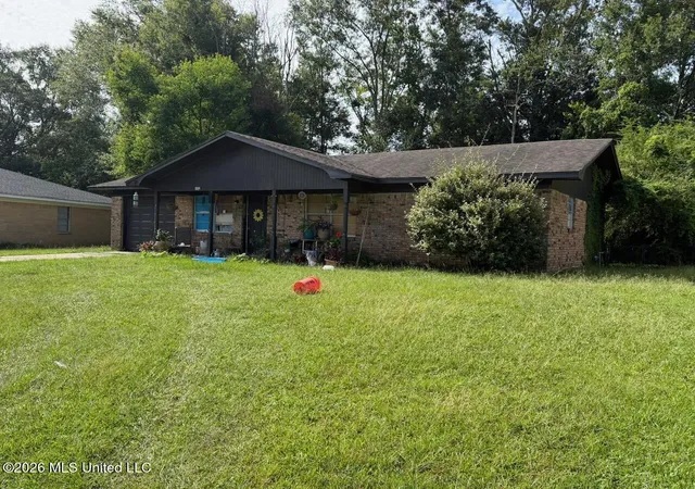 Photo 3 of Sale Pending at 1009 Shirley Dr, Gulfport, MS 39503 | MLS# 4156543 | Listing updated on 2026-09-02