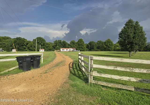 Photo 2 of Manufactured home for sale at 104 Baylor Rd, Senatobia, MS 38668 | MLS# 4156589 | Listing updated on 2026-07-30