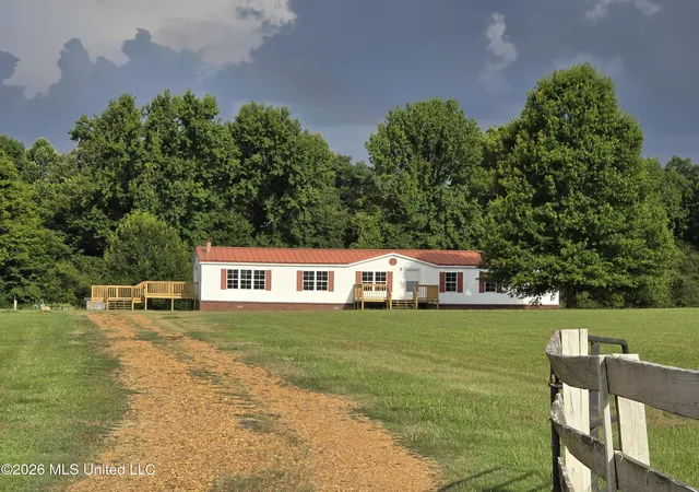 Photo 2 of Manufactured home for sale at 104 Baylor Rd, Senatobia, MS 38668 | MLS# 4156589 | Listing updated on 2026-07-30