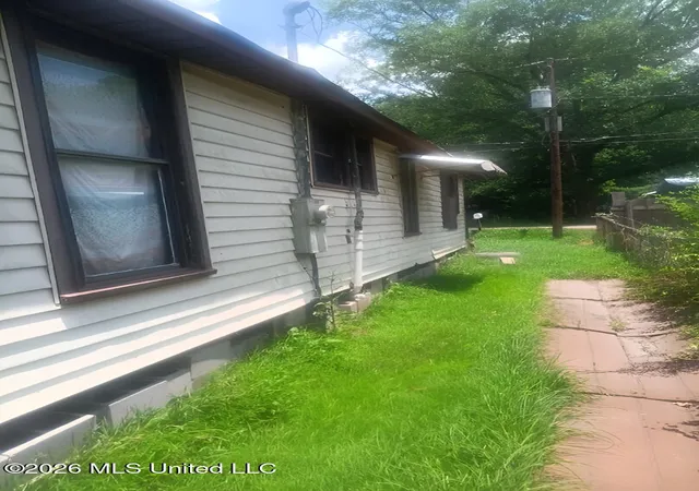 Photo 3 of Single family home for sale at 302 3rd Avenue, Meridian, MS 39301 | MLS# 4157750 | Listing updated on 2026-08-20