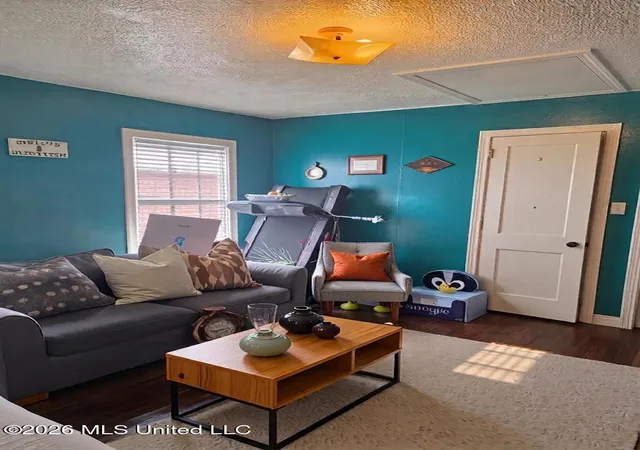 Photo 2 of Sale Pending at 2633 Glenn St, Jackson, MS 39204 | MLS# 4156652 | Listing updated on 2026-10-08
