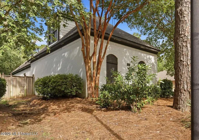 Photo 3 of Sale Pending at 520 Heatherstone Ct, Ridgeland, MS 39157 | MLS# 4156649 | Listing updated on 2026-09-04