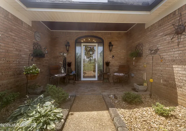 Photo 2 of Single family home for sale at 1977 Tara Lakes Dr, Hernando, MS 38632 | MLS# 4156871 | Listing updated on 2026-08-30