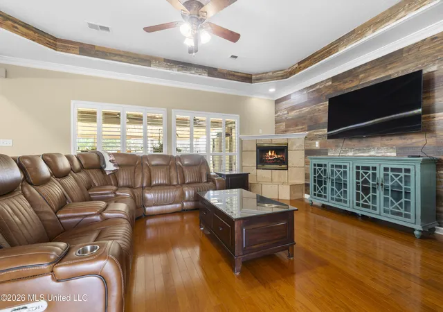 Photo 3 of Single family home for sale at 1977 Tara Lakes Dr, Hernando, MS 38632 | MLS# 4156871 | Listing updated on 2026-09-23