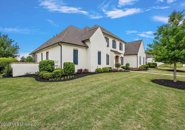 Photo 3 of Single family home for sale at 330 Lake Village Dr, Madison, MS 39110 | MLS# 4157406 | Listing updated on 2026-10-18