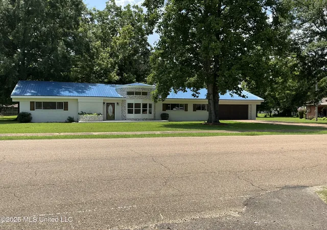 Photo 2 of Single family home for sale at 237 W Central Ave, Coldwater, MS 38618 | MLS# 4156678 | Listing updated on 2026-09-11