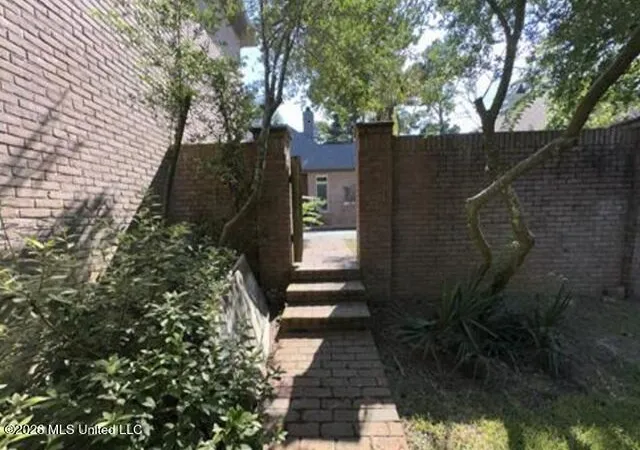 Photo 2 of Sale Pending at 523 Heatherstone Ct, Ridgeland, MS 39157 | MLS# 4156935 | Listing updated on 2026-10-07
