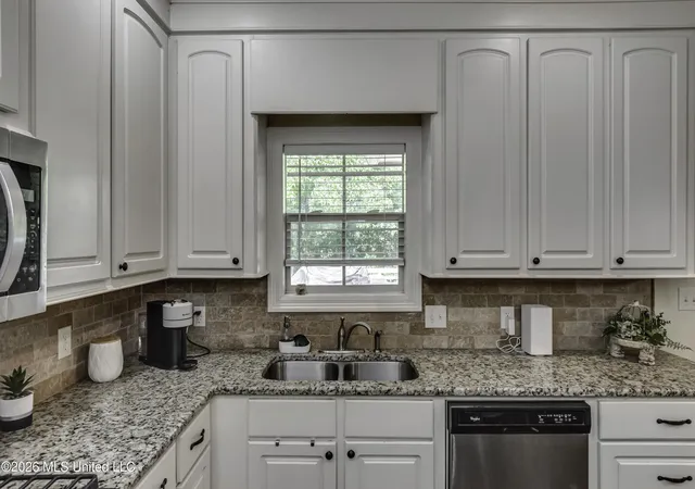 Photo 3 of Single family home for sale at 244 Greenfield Ridge Dr, Brandon, MS 39042 | MLS# 4156884 | Listing updated on 2026-08-24