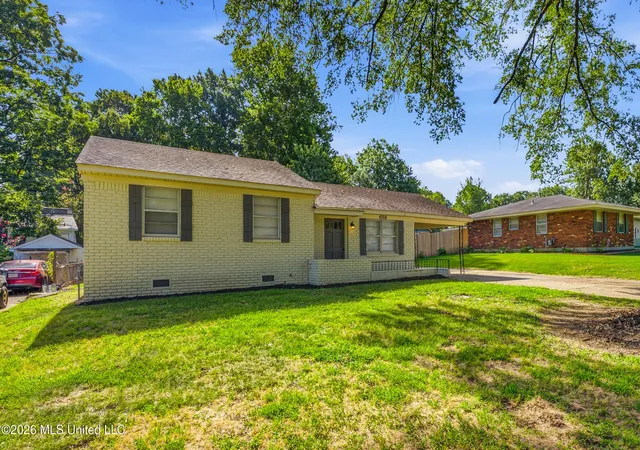 Photo 3 of Sale Pending at 8708 Yorktown Dr, Southaven, MS 38671 | MLS# 4156681 | Listing updated on 2026-08-04