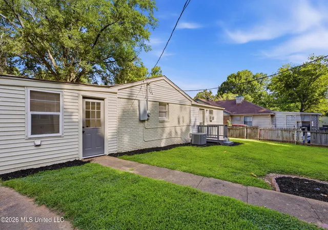 Photo 4 of Sale Pending at 8708 Yorktown Dr, Southaven, MS 38671 | MLS# 4156681 | Listing updated on 2026-08-04