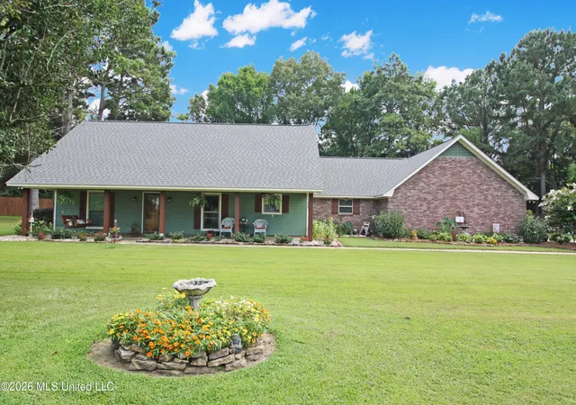 Photo 2 of Single family home for sale at 101 Pinehaven Pl, Clinton, MS 39056 | MLS# 4156687 | Listing updated on 2026-07-23