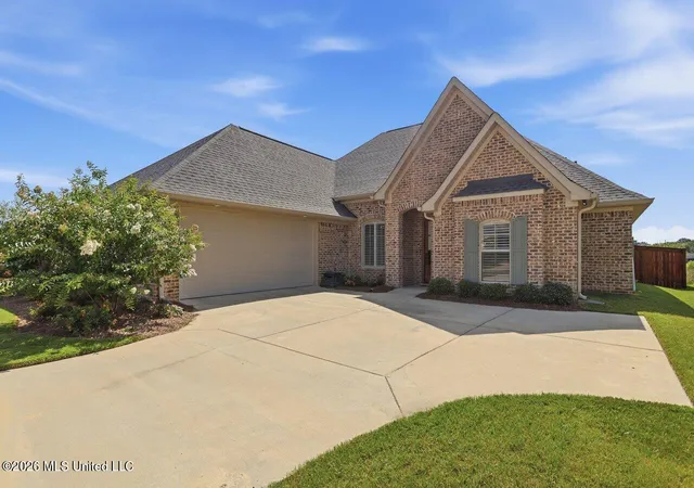 Photo 2 of Sale Pending at 1124 Old Ct Xing, Flowood, MS 39232 | MLS# 4156690 | Listing updated on 2026-08-26