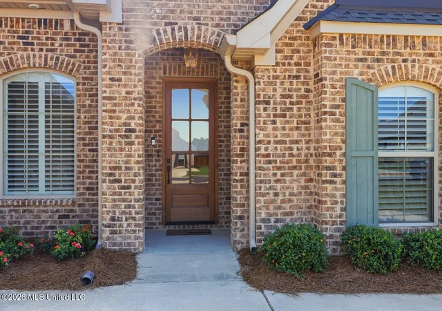 Photo 2 of Sale Pending at 1124 Old Ct Xing, Flowood, MS 39232 | MLS# 4156690 | Listing updated on 2026-08-26