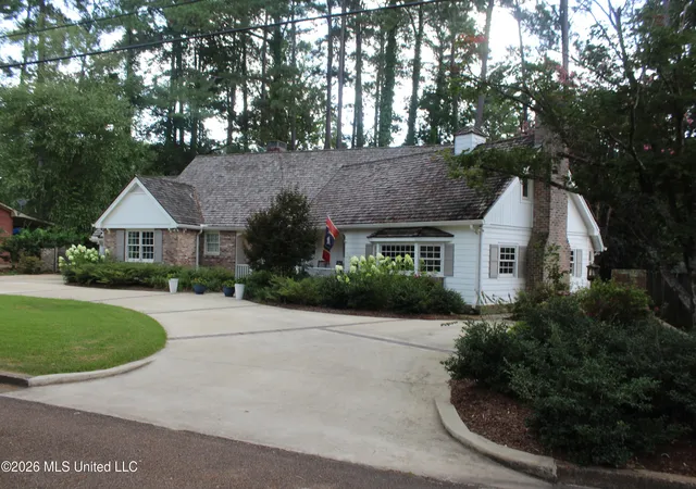 Photo 2 of Single family home for sale at 415 Perkins Dr, Brookhaven, MS 39601 | MLS# 4156759 | Listing updated on 2026-08-06