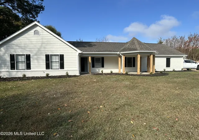 Photo 1 of Single family home for sale at 427 Cherokee Dr, Oxford, MS 38655 | MLS# 4156764 | Listing updated on 2026-08-04