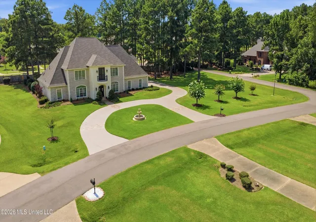 Photo 2 of Single family home for sale at 301 Pinehurst Cir, Ridgeland, MS 39157 | MLS# 4157264 | Listing updated on 2026-07-30